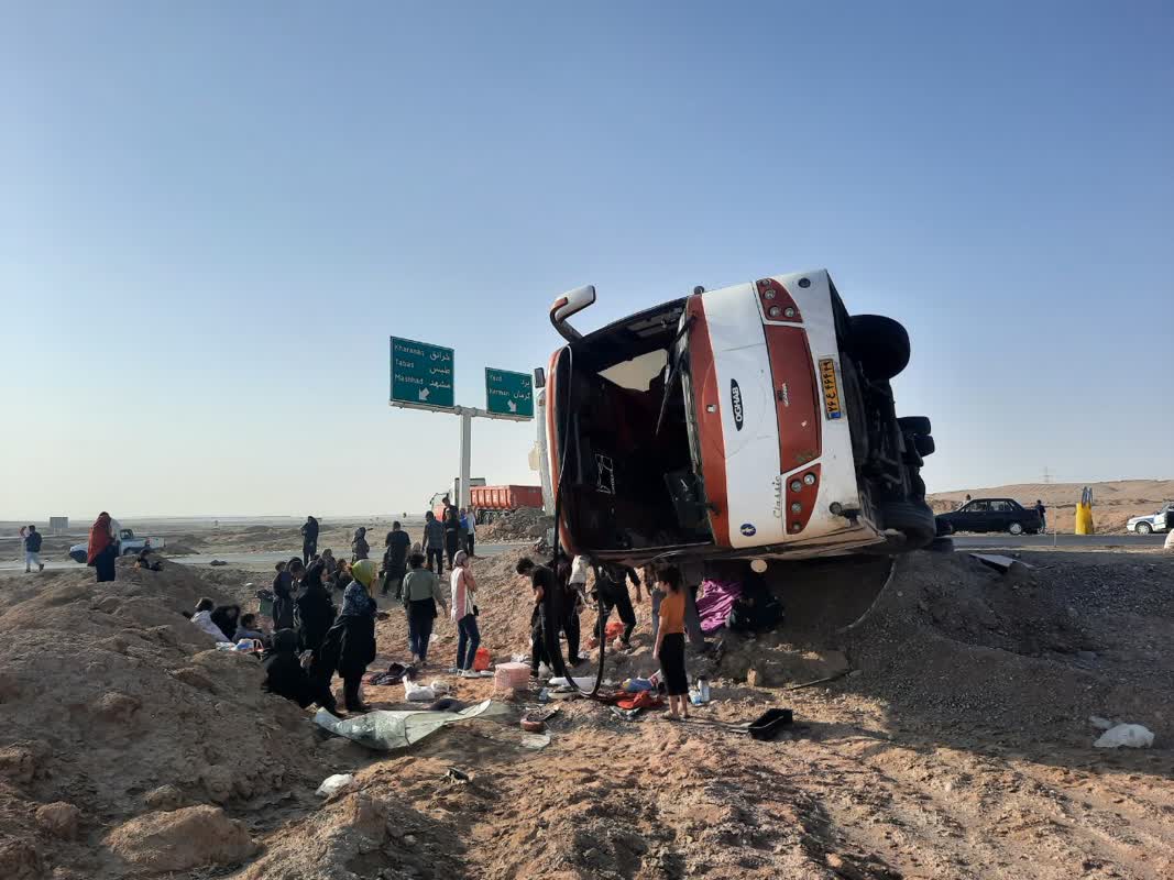 برخورد اتوبوس با تریلر حادثه آفرید