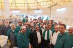 خدمت رسانی ۴۰ امدادگر یزدی در چایخانه‌ی حرم رضوی