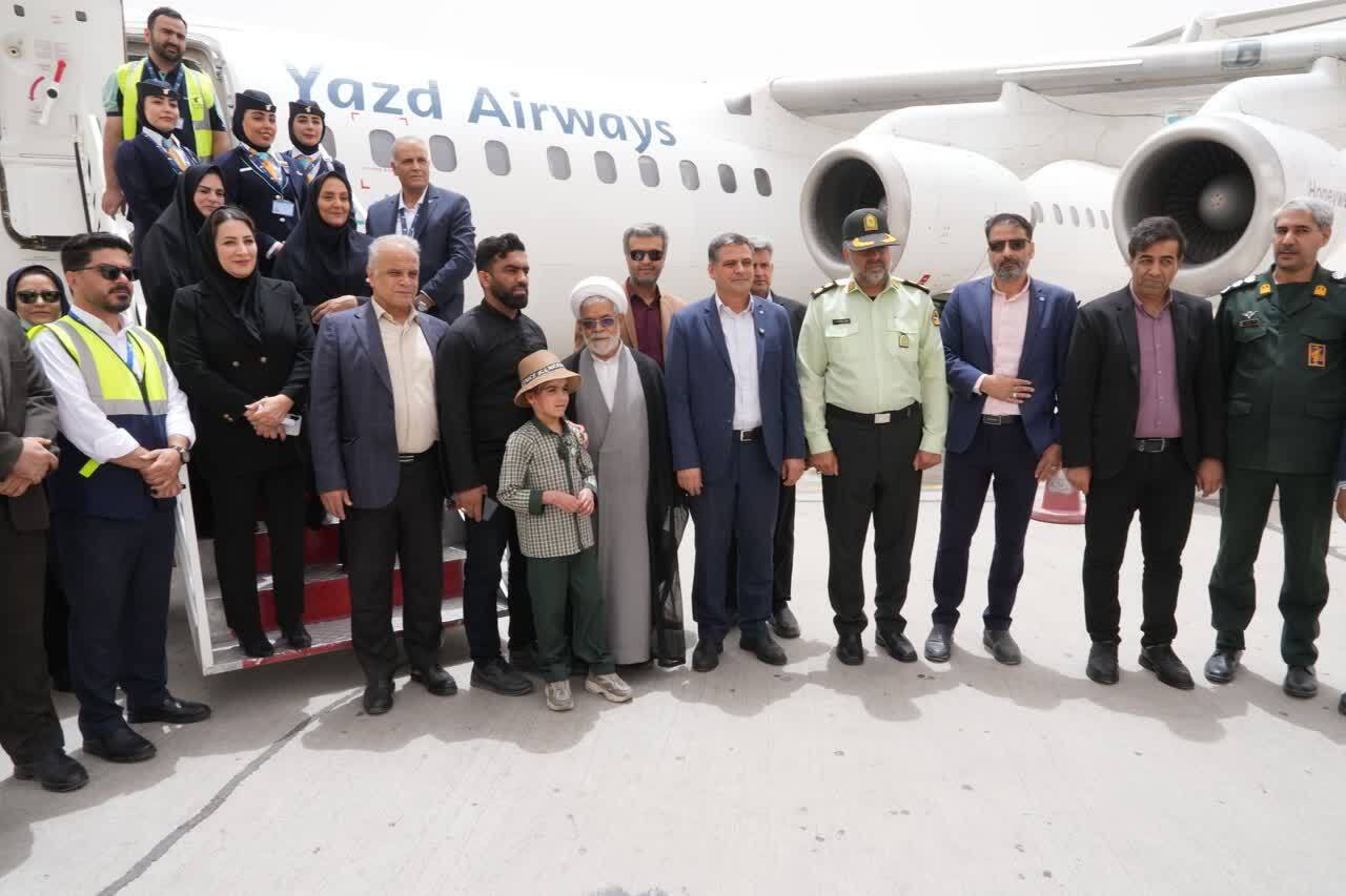 تحقق آرزوی دانش آموز مجروح مینابی در فرودگاه یزد